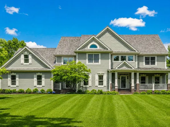 250 E Laurel CIRCLE, Delafield, WI 53018