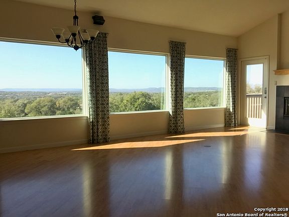3rd image of 150 Majestic Oaks Dr