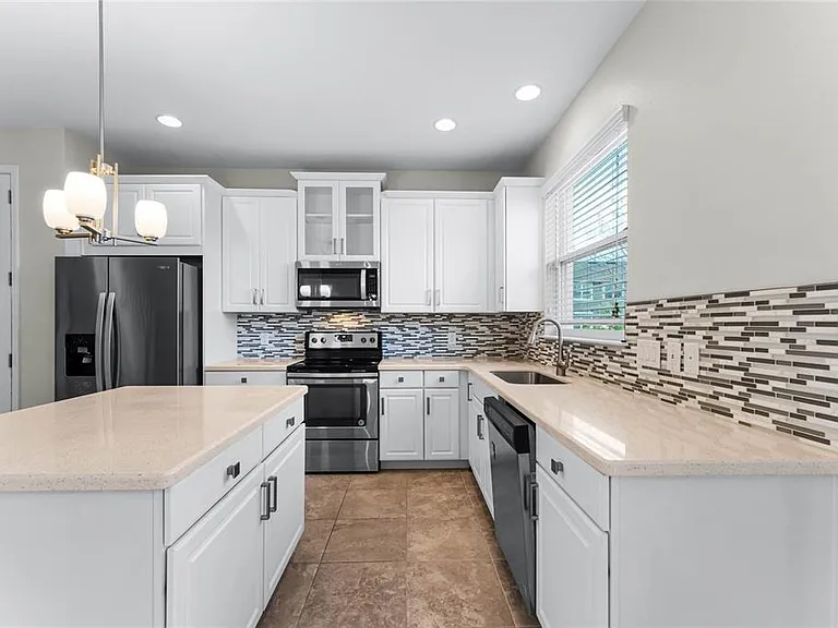3733 Brighton Park Cir — Photo 6