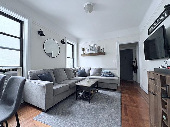 3rd image of 325 1st St APT B7