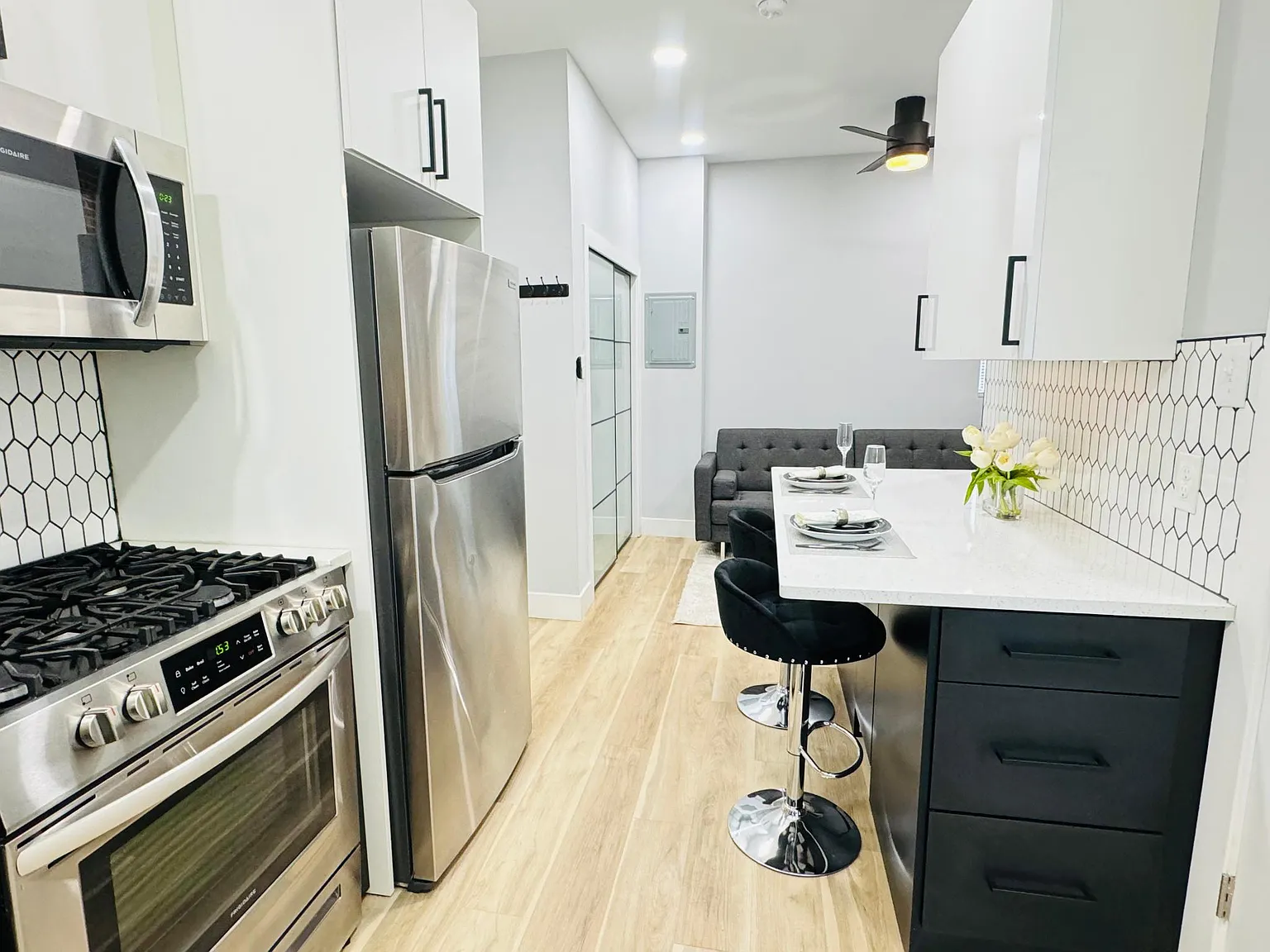1 bed, 550 sqft, $1,350 — Photo 3