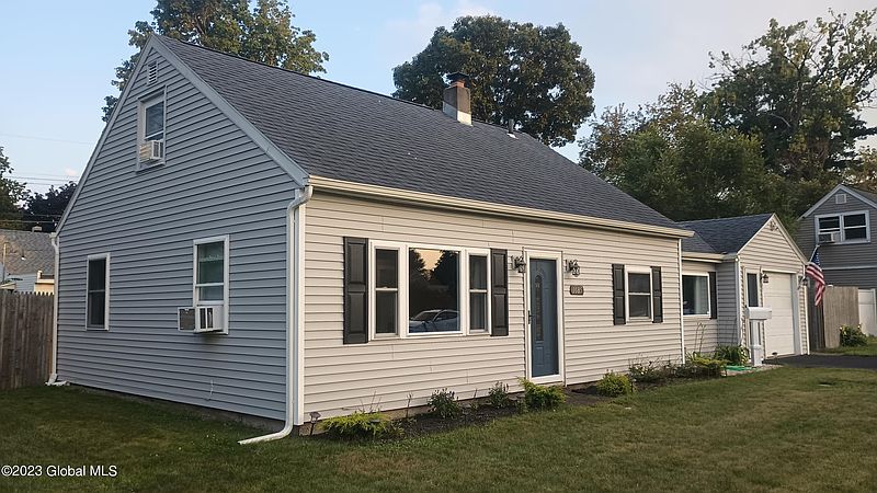 2nd image of 1085 Alheim drive