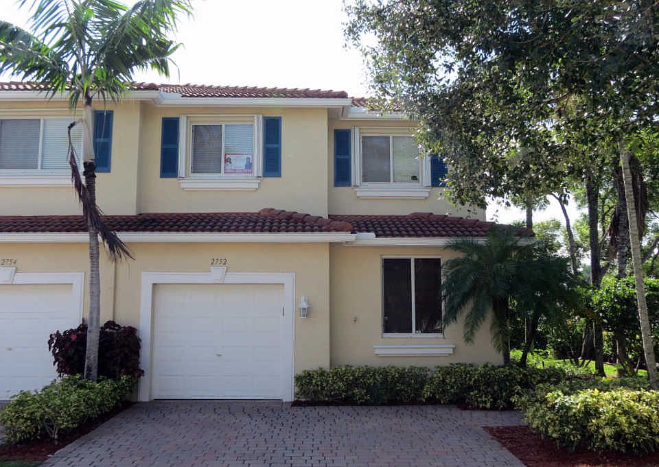 1st image of 2752 S Evergreen Cir