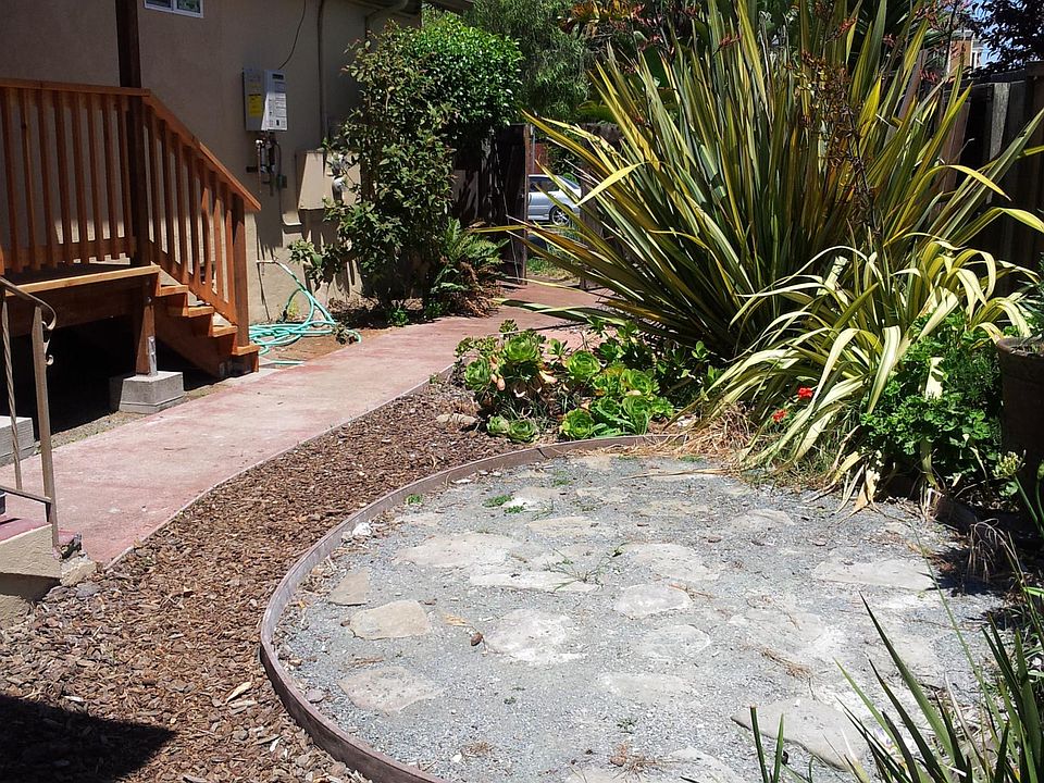 Fenced in Garden accessable from the Master Bedroom.