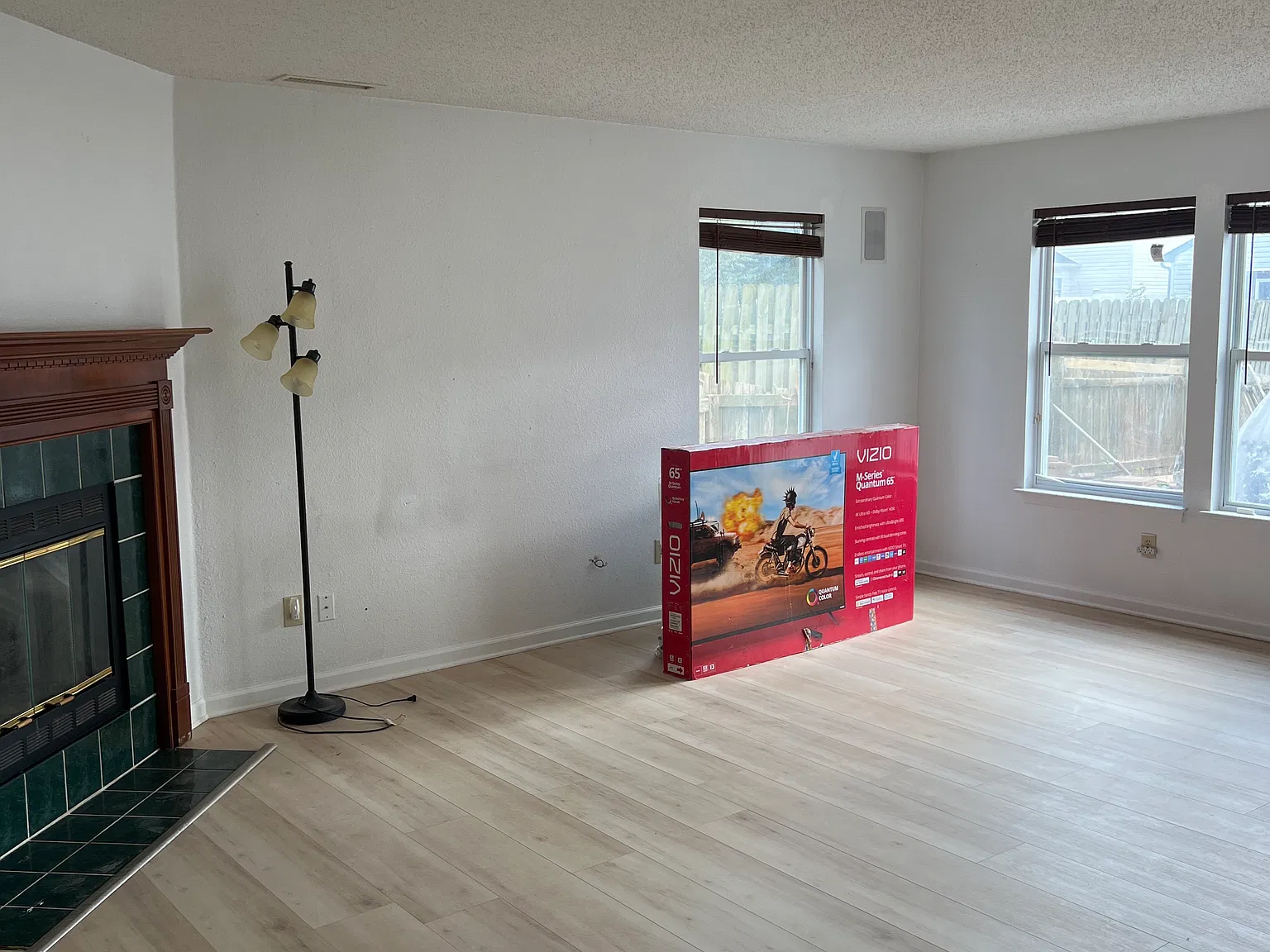 3 bed, 2.5 bath, 2354 sqft, $2,180 — Photo 2