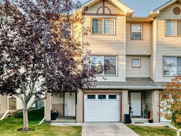 14 S Dover Mews SE, Calgary, AB T2B 0P6