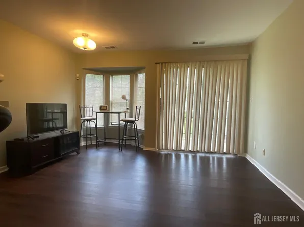 36 Lear Ct, East Brunswick, NJ 08816
