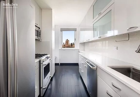 3rd image of 201 E 80th St APT 17D