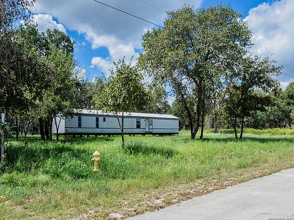 3rd image of 1810 Hackberry Hill