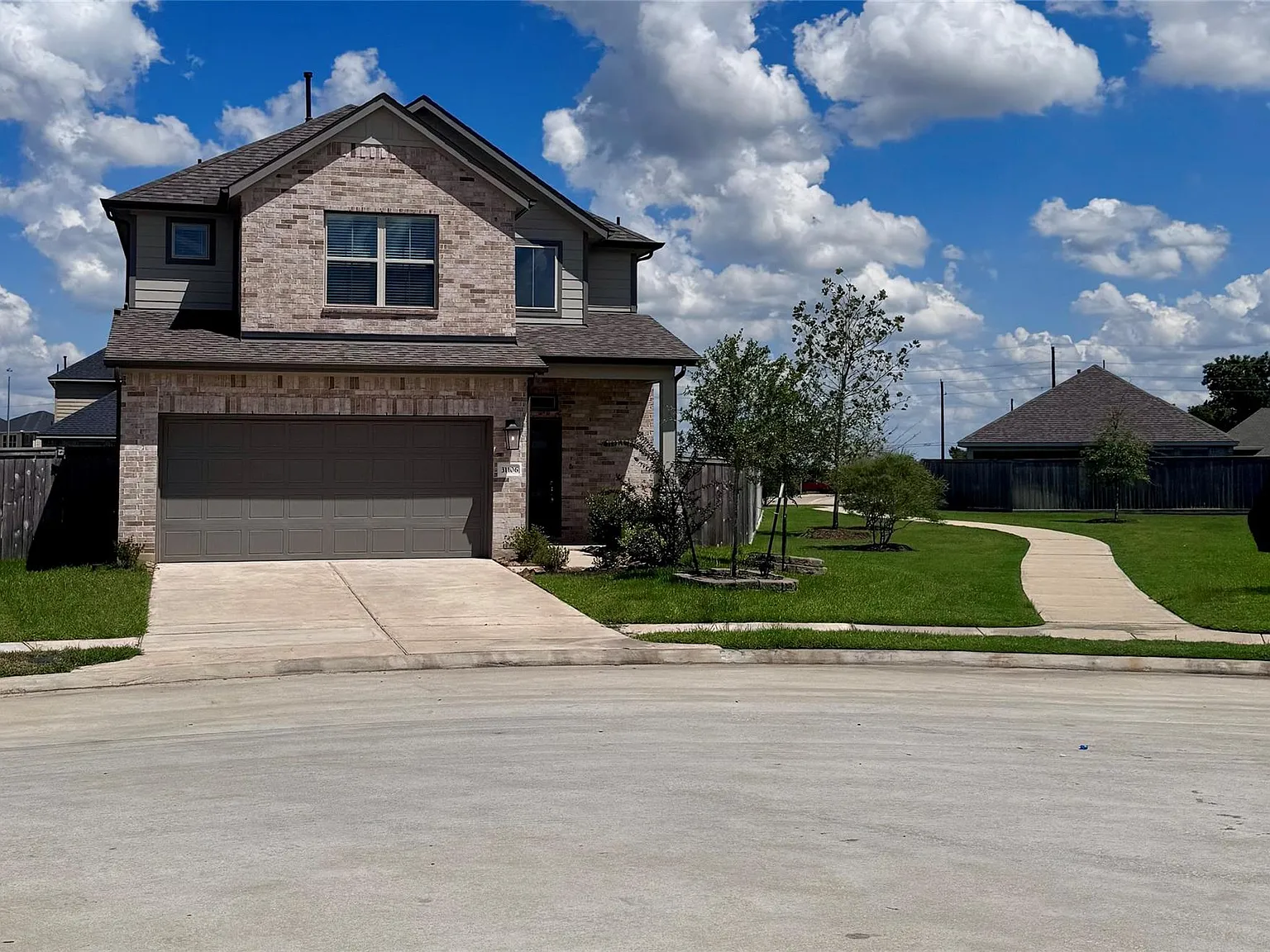4 bed, 2.5 bath, 2452 sqft, $2,800 — Photo 2