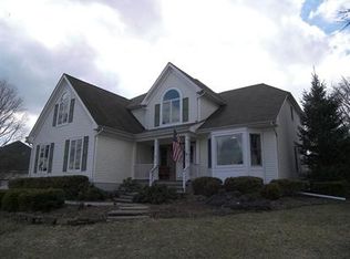 10 Foxfire Ln, Clinton, NJ 08809