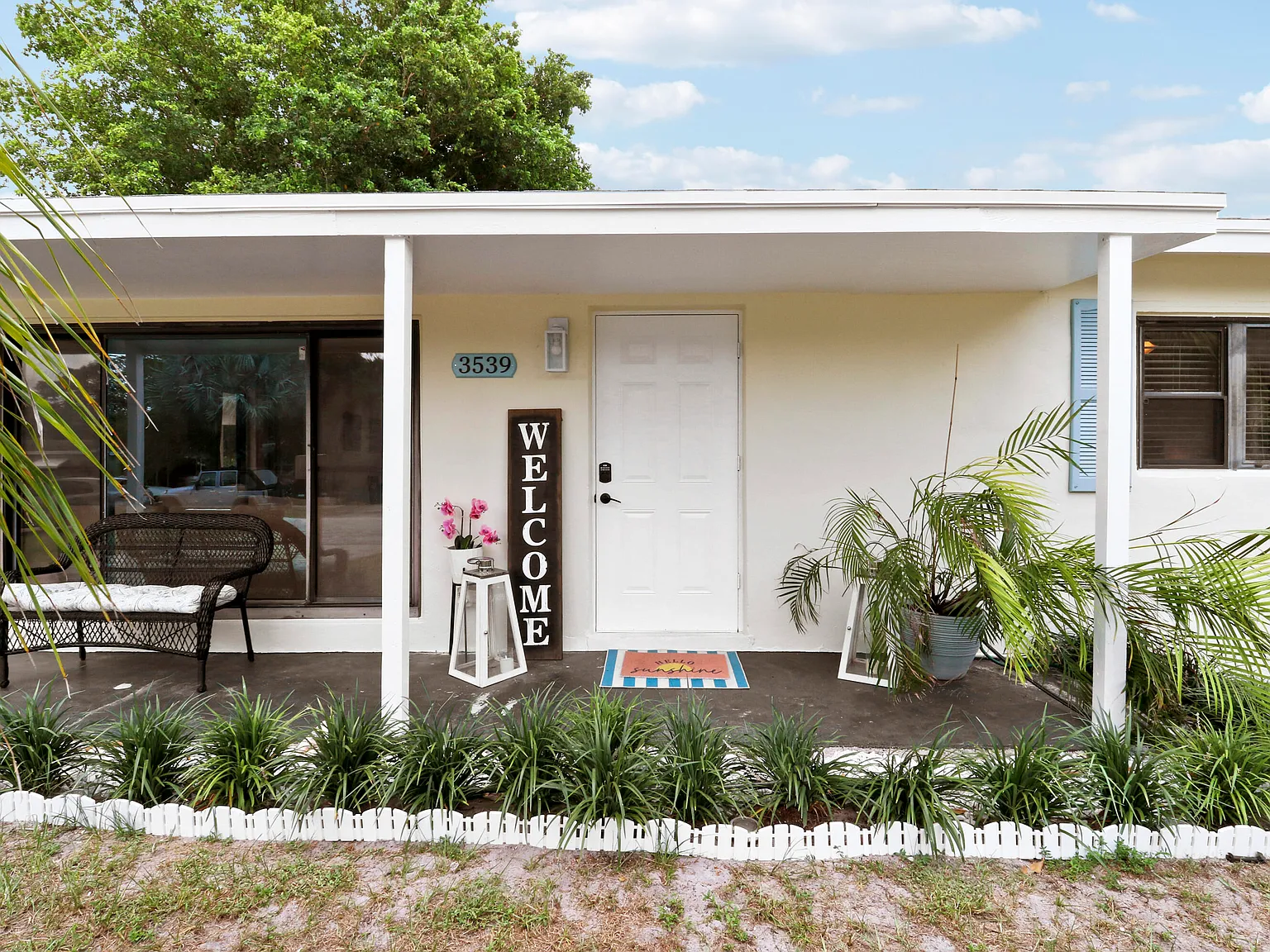 2 bed, 1.0 bath, 925 sqft, $3,300 — Photo 2