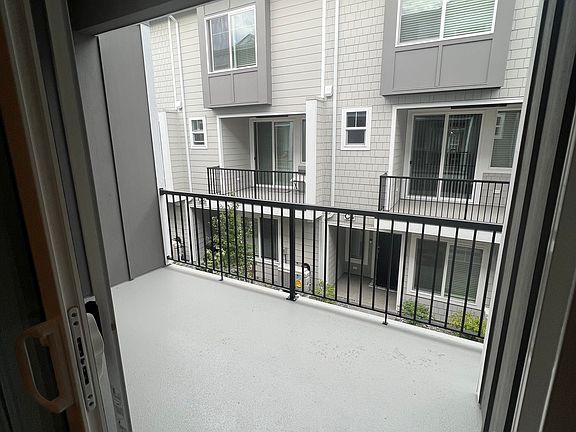 3rd image of 13730 Manor Way #E