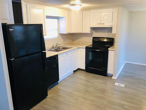 Kitchen with dishwasher!