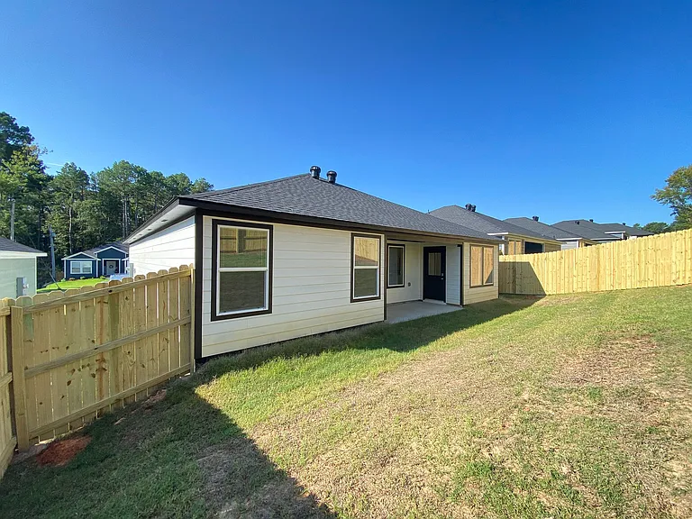 8404 Oxford Valley Dr — Photo 12