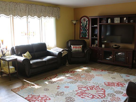 4th image of 1524 Arnold Ave