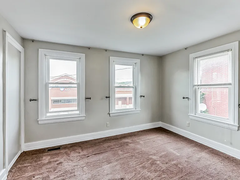 123 N Main St — Photo 4