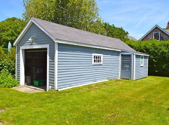 Single car detached garage