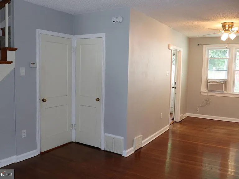 317 W Salaignac St — Photo 8