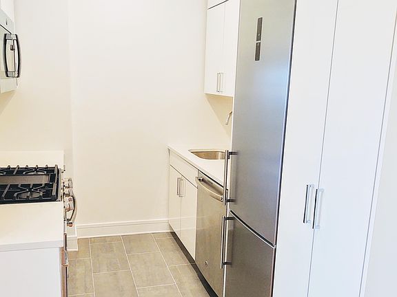 4th image of 60 E 8th St APT 32L