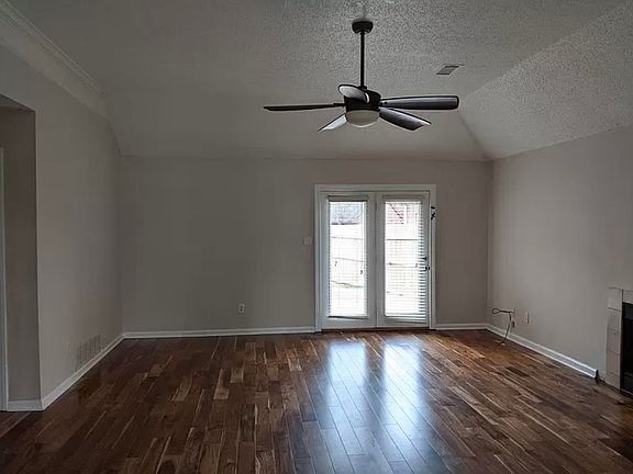 5th image of 9404 Club Walk Ct