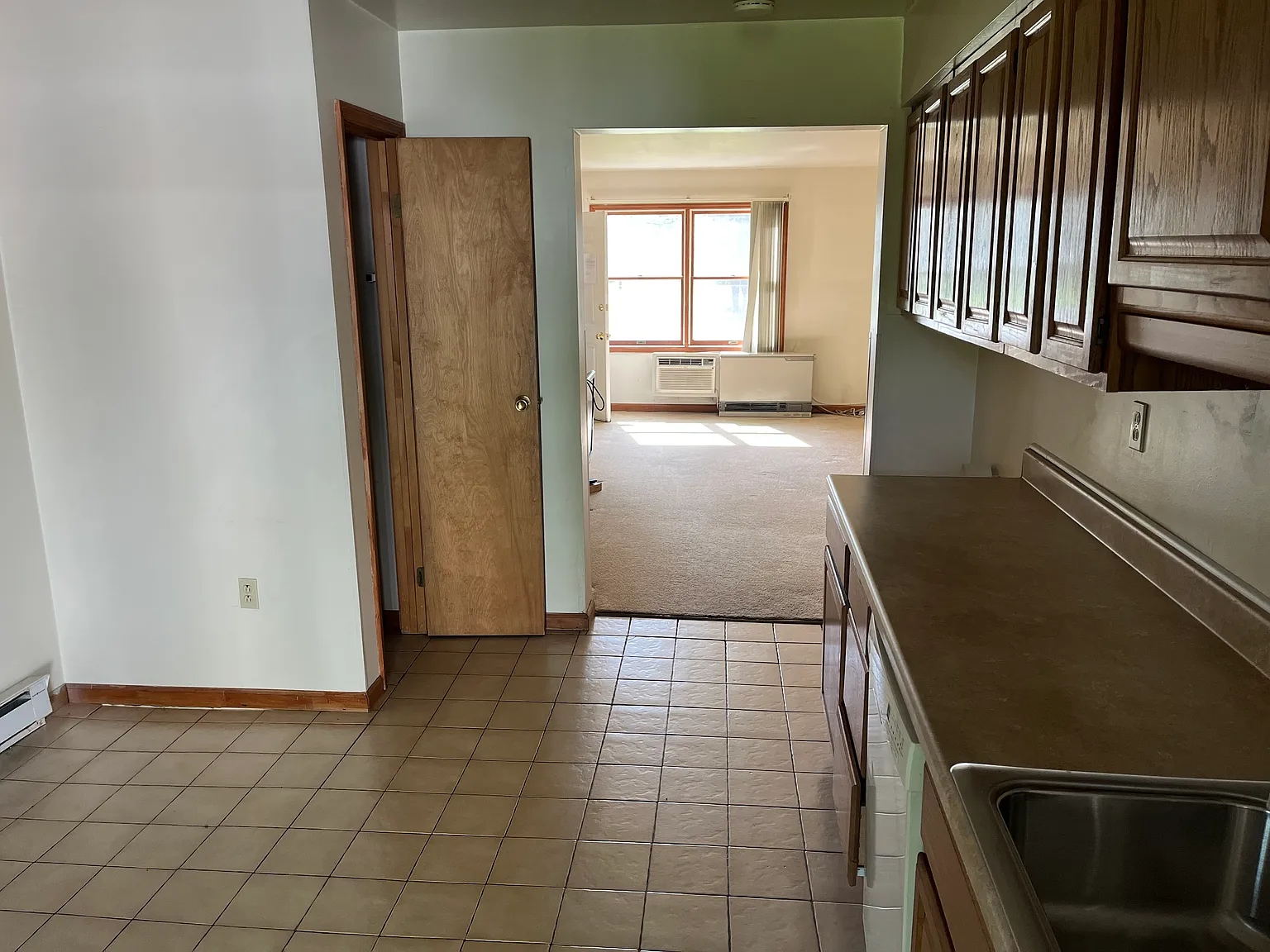 2 bed, 900 sqft, $1,600 — Photo 3
