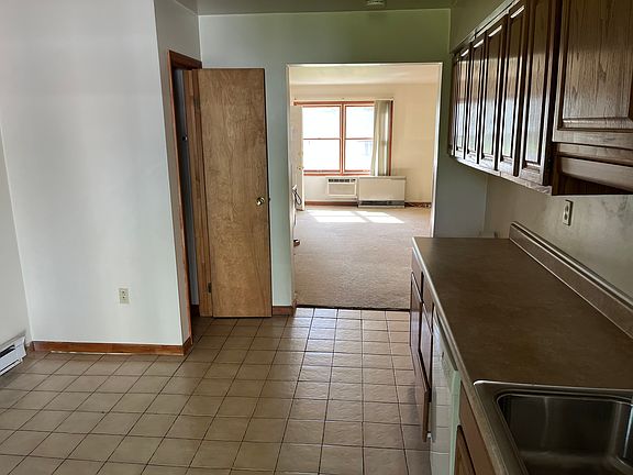 3rd image of 34 Winne Pl APT 1