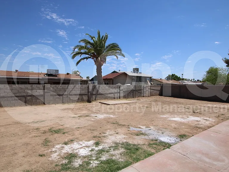 4312 E Burgess Ln — Photo 15