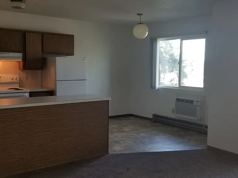 735 NE Maple St — Photo 32