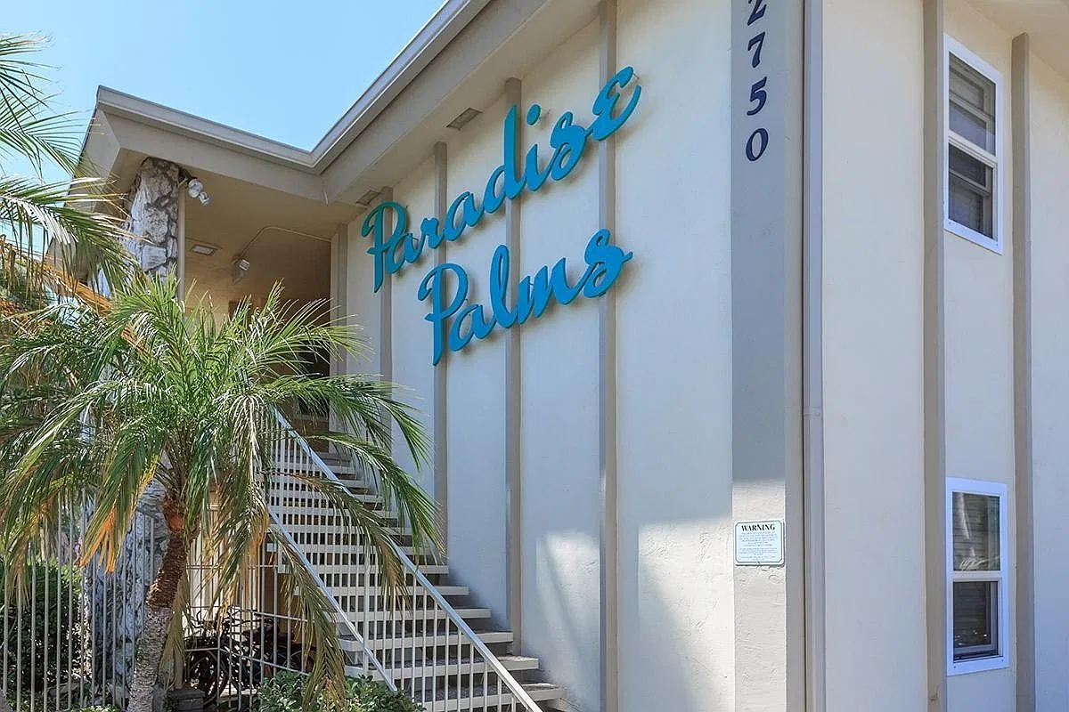 Paradise Palms Apartments — Photo 2