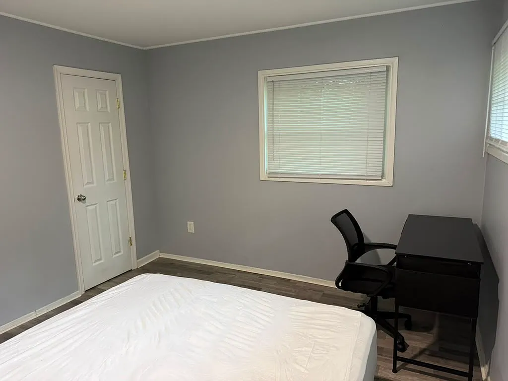 5 bed, 1248 sqft, $800 — Photo 2