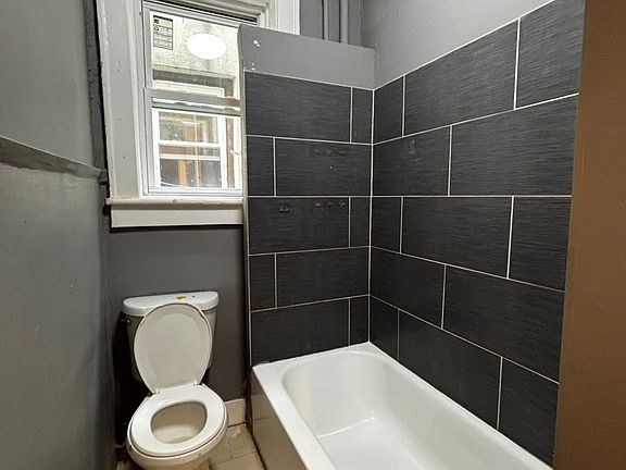 5th image of 713 Arlington Ave #5C