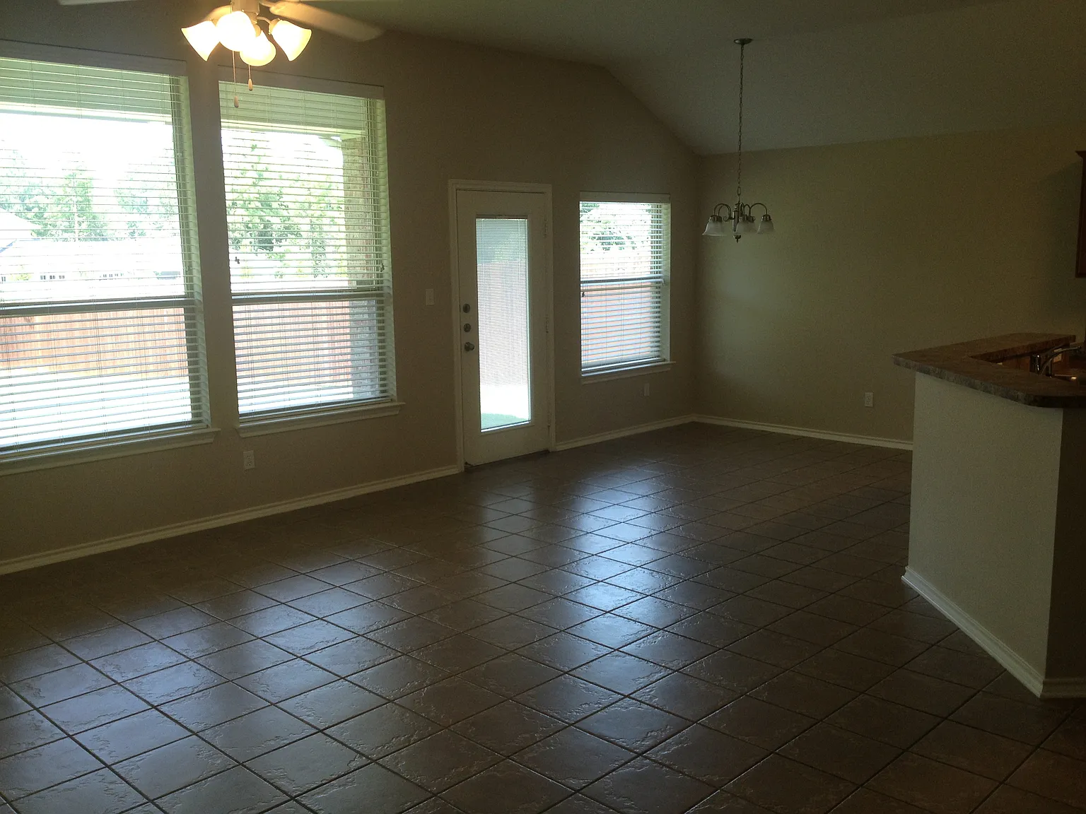 3 bed, 1467 sqft, $1,895 — Photo 3