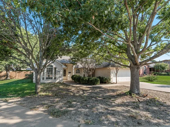 6005 Peach Tree Dr, Midlothian, TX 76065