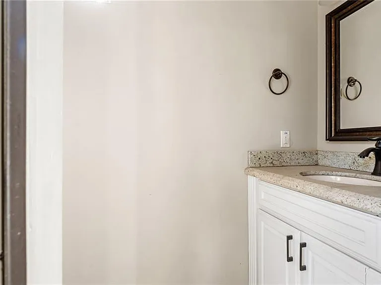 3002 Santa Monica St — Photo 16