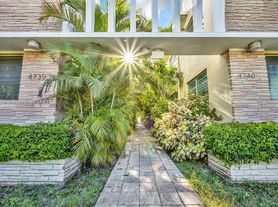 4740 Pine Tree Dr