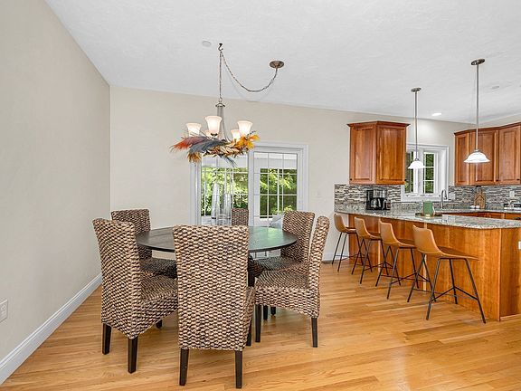 3rd image of 2 Charles Ridge Rd Unit A