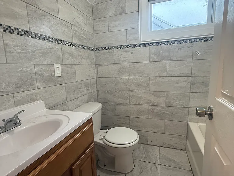 282 Schley St #3L — Photo 4