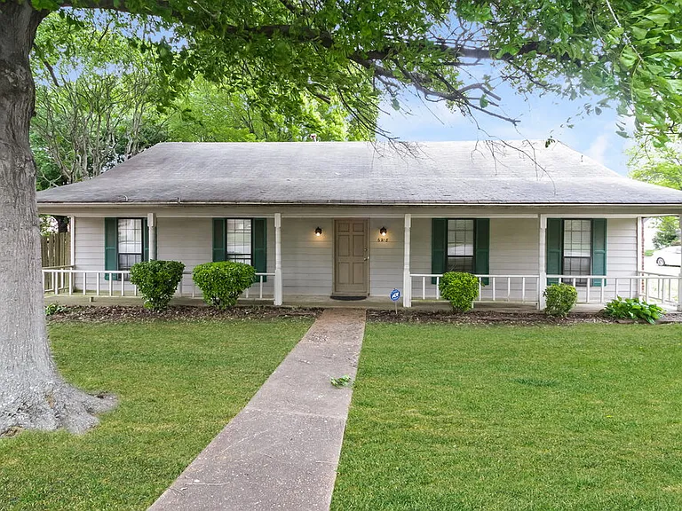 6708 Henredon Dr — Photo 1