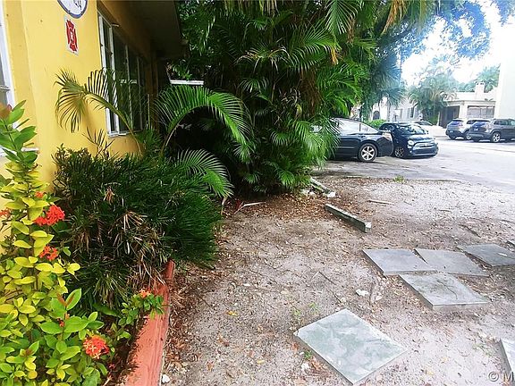 3rd image of 1209 SE 2nd St APT 3