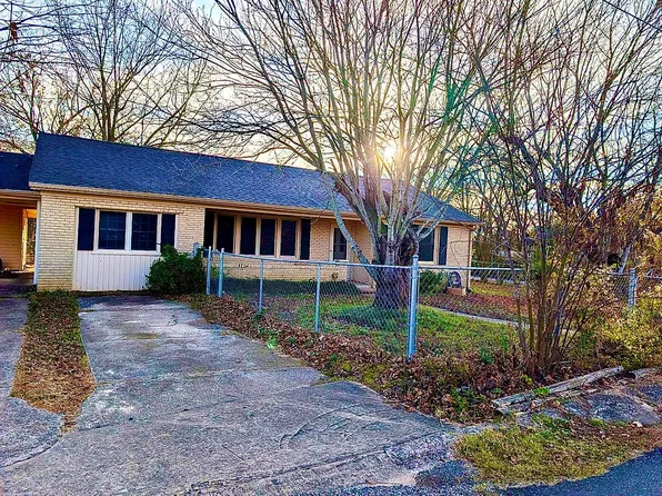 902 12th St, Mena, AR 71953