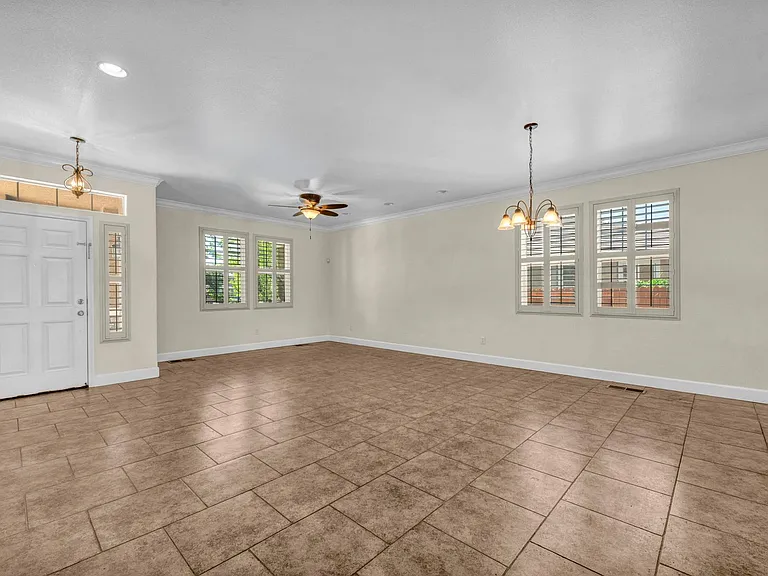 2425 Crooked Canyon Ct — Photo 13
