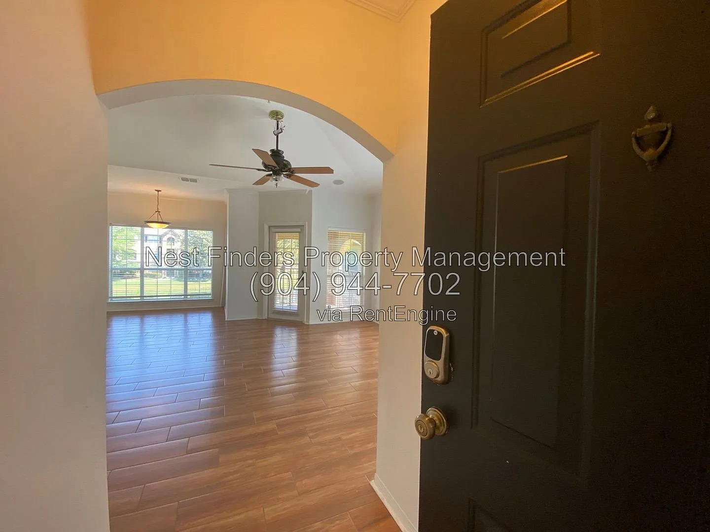 3 bed, 2.0 bath, 1355 sqft, $2,100 — Photo 4