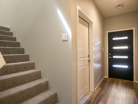 2nd image of 4571 Villa Loma Ln NE