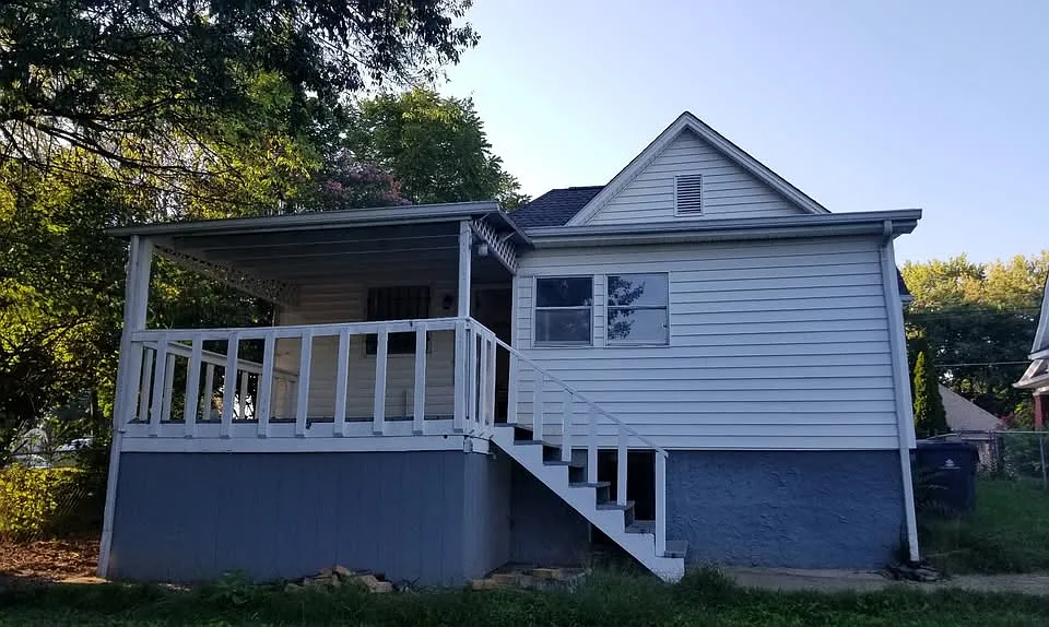 3 bed, 1200 sqft, $1,980 — Photo 2