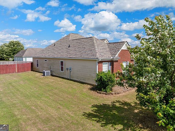 5th image of 113 Christopher Dr