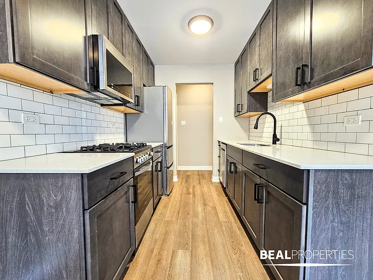 528 W Oakdale — Photo 33