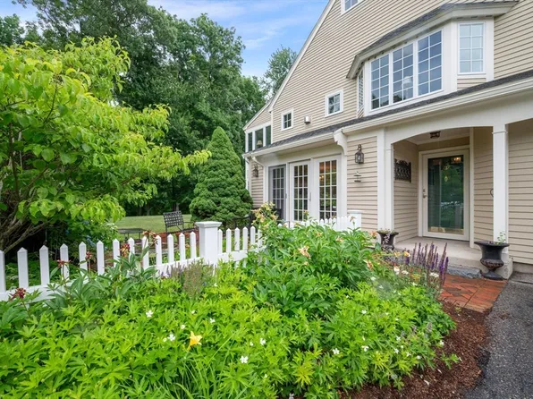 47 Great Hill Dr #47, Topsfield, MA 01983