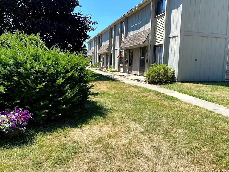 2441 Samoset Rd — Photo 3