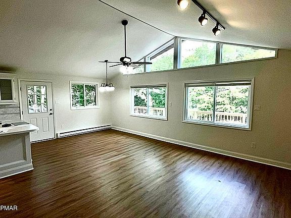 4th image of 2883 Fairhaven Dr